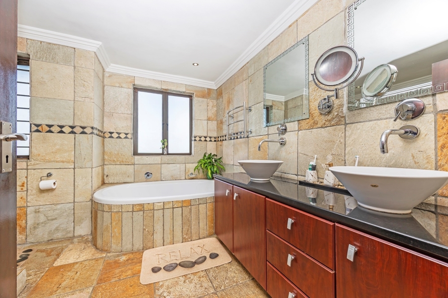4 Bedroom Property for Sale in Van Riebeeckshof Western Cape